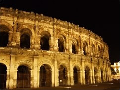 Les Arènes Romaines de Nîmes, symbole d'un patrimoine historique très riche, de très nombreuses Fêtes Taurines et Festivals